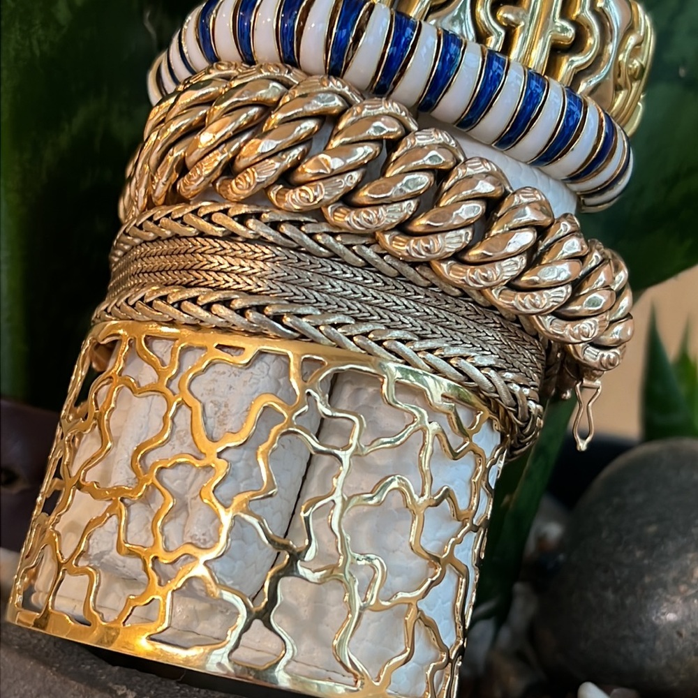 14,18, 22k gold and diamond bracelets - Picture 6 of 7